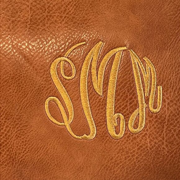 Are your initials SMM? Here is a quality no brand monogrammed purse for Spring! - Picture 2 of 8